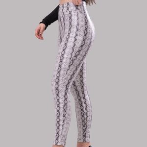 LEATHER LEGGINS FROM BYEGREIS